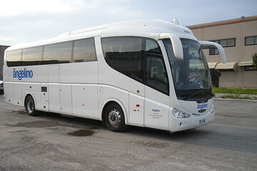 Irizar PB della flotta Angelino, vista tre quarti anteriore