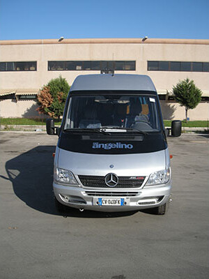 Mercedes Sprinter 16 posti della flotta Angelino, vista frontale