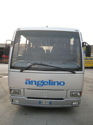 Mercedes Sprinter 19 posti della flotta Angelino, vista frontale