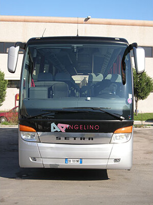 Setra 415 HD della flotta Angelino, vista frontale