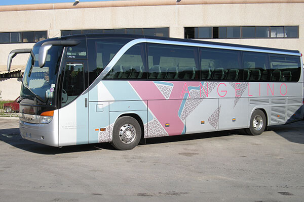 Setra 415 HD della flotta Angelino, vista tre quarti anteriore