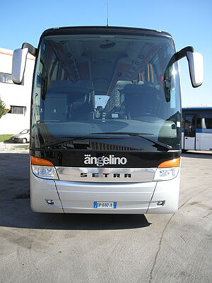 Setra 416 SHD della flotta Angelino, vista frontale
